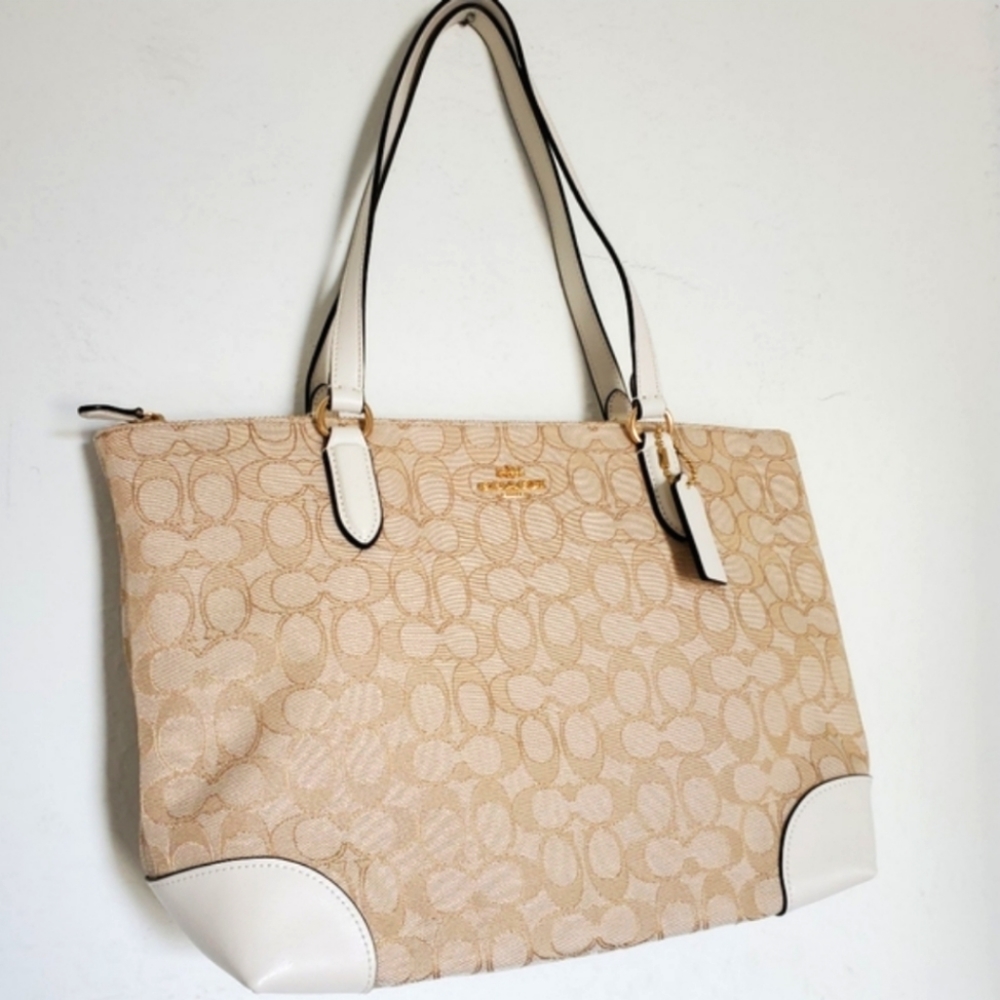 *NWT* Coach Signature Zip Tote